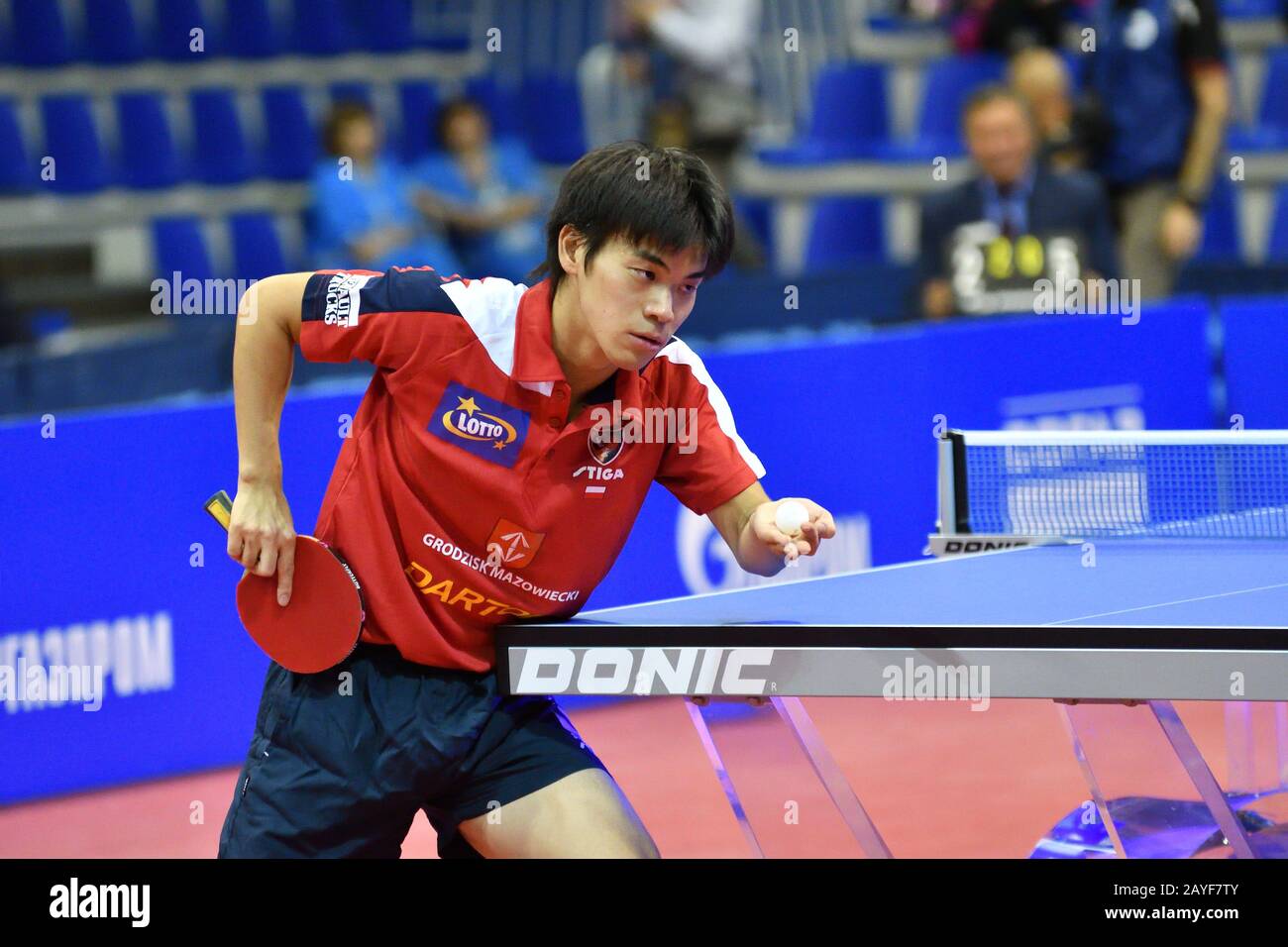 Orenburg, Russland - 28. September 2017 Jahre: Junge treten im Spiel Tischtennis den europäischen Champion an Stockfoto