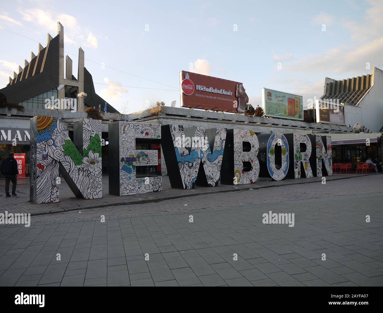 Neugeborenes, im Stadtzentrum von Pristina, ist ein Denkmal, das zur Kennzeichnung der Unabhängigkeit des Kosovo errichtet wurde Stockfoto