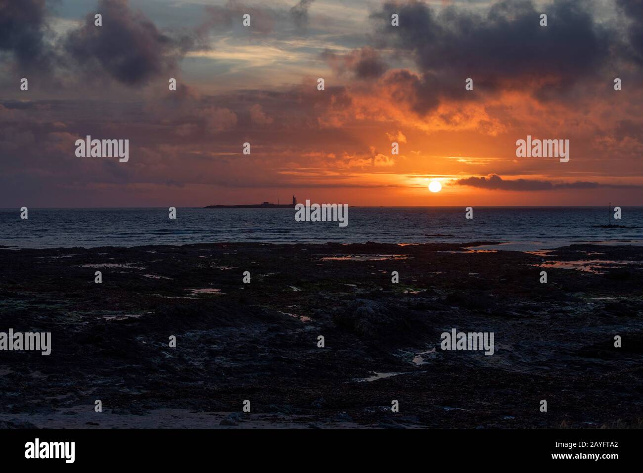 , Sonnenuntergang am Atlantik, Frankreich, Pays de la Loire, Challans, Ile de Noirmoutier Stockfoto