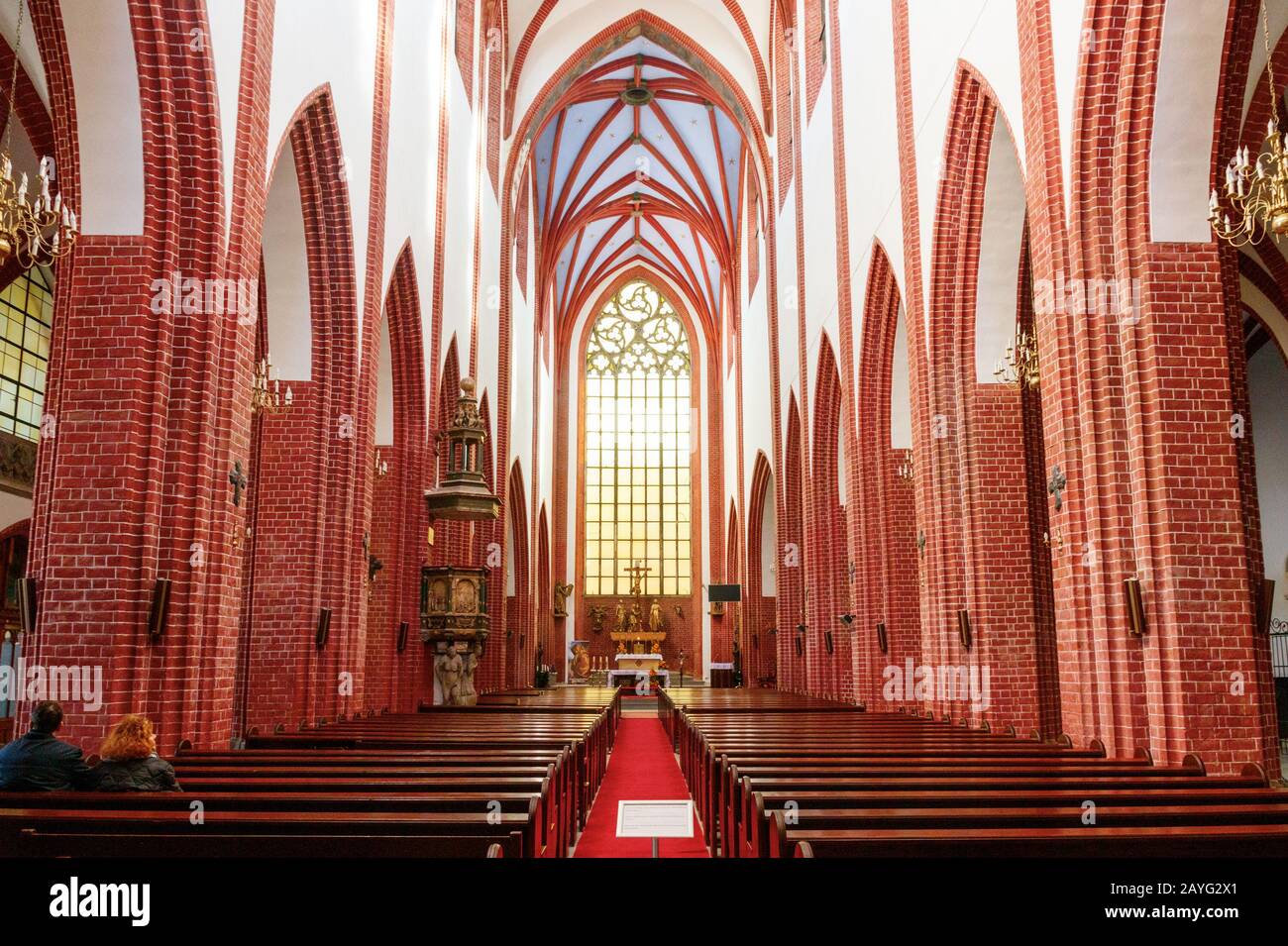Inneneinrichtung der Maria-Magdalena-Kirche, ein Beispiel für einen Stil der gotischen Ziegelsteinarchitektur. Wroclaw, Polen. Stockfoto