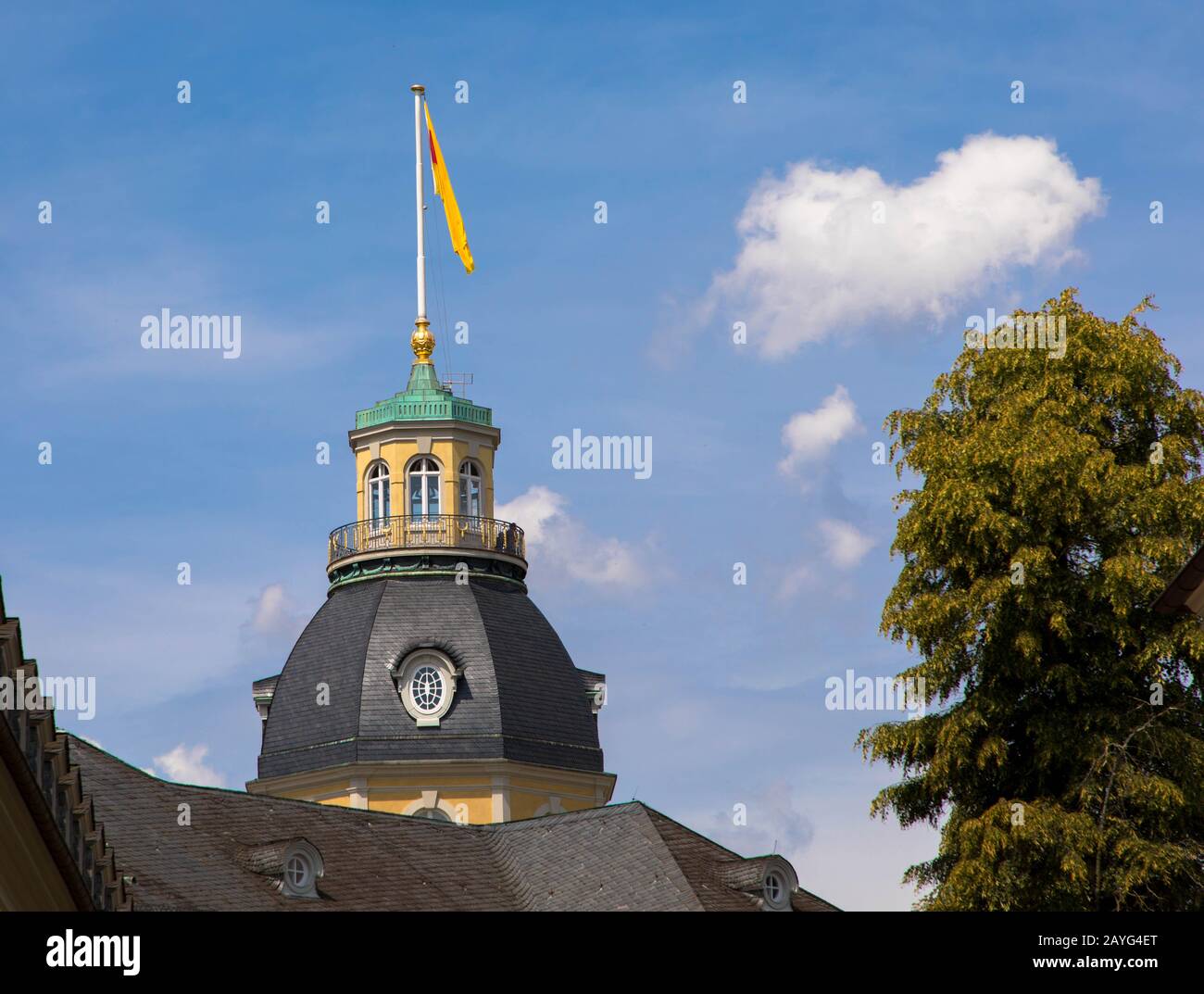 Fahne auf dem Burgturm, Karlsruhe Deutschland Stockfoto