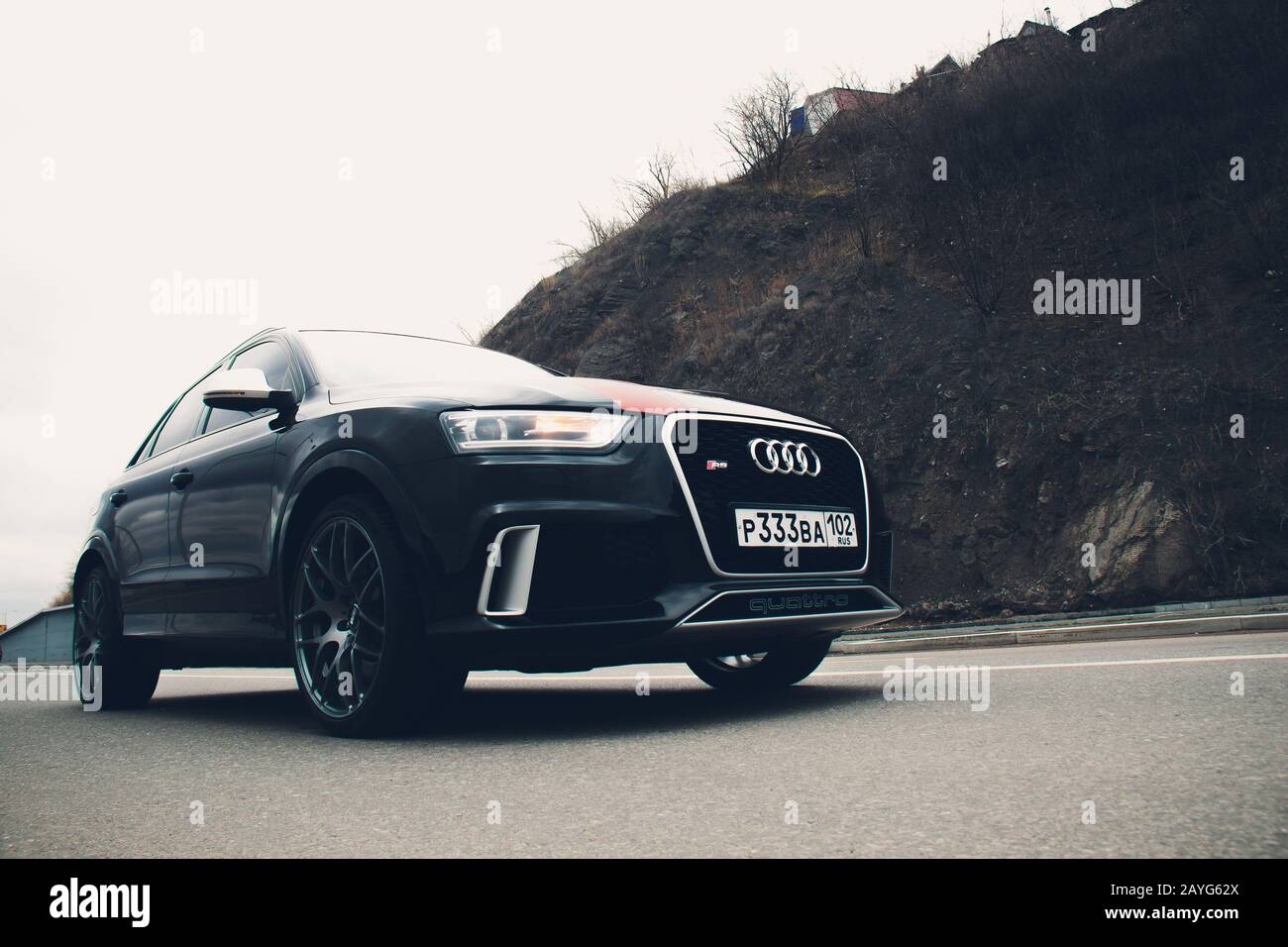 UFA, RUSSLAND - 4. MÄRZ 2018: Sportsline Audi RS Q3 auf der Straße Stockfoto