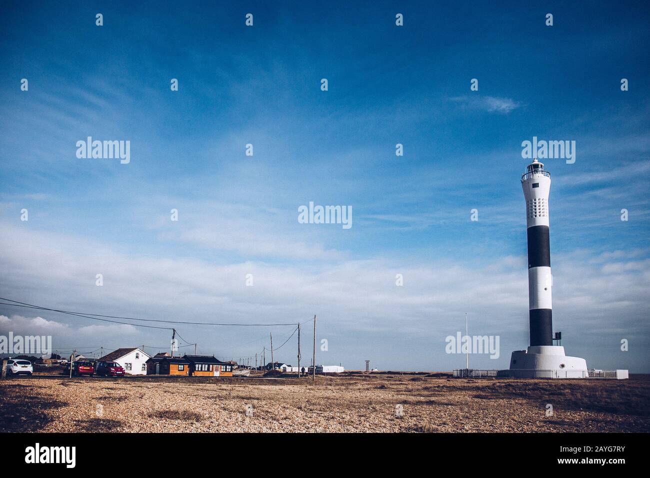Schwarz-weißer Leuchtturm in Dungeness Stockfoto