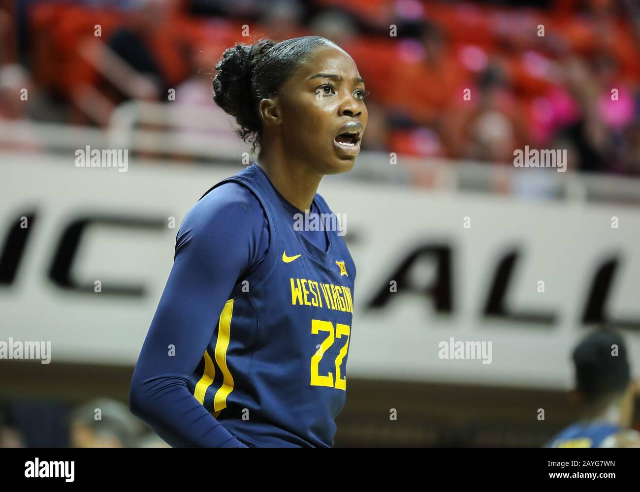 Stillwater, OK, USA. Februar 2020. West Virginia Mountaineers Center Blessing Ejiofor (22) während eines Basketballspiels zwischen den West Virginia Mountaineers und Oklahoma State Cowgirls in der Gallagher-Iba Arena in Stillwater, OK. Graues Siegel/CSM/Alamy Live News Stockfoto
