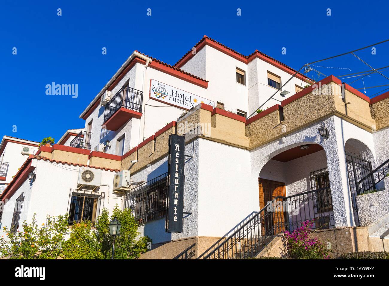 Hotel Puerta Nazari in Orgiva, Las Alpujarras, Provinz Granada, Andalucia, Spanien im Februar Stockfoto