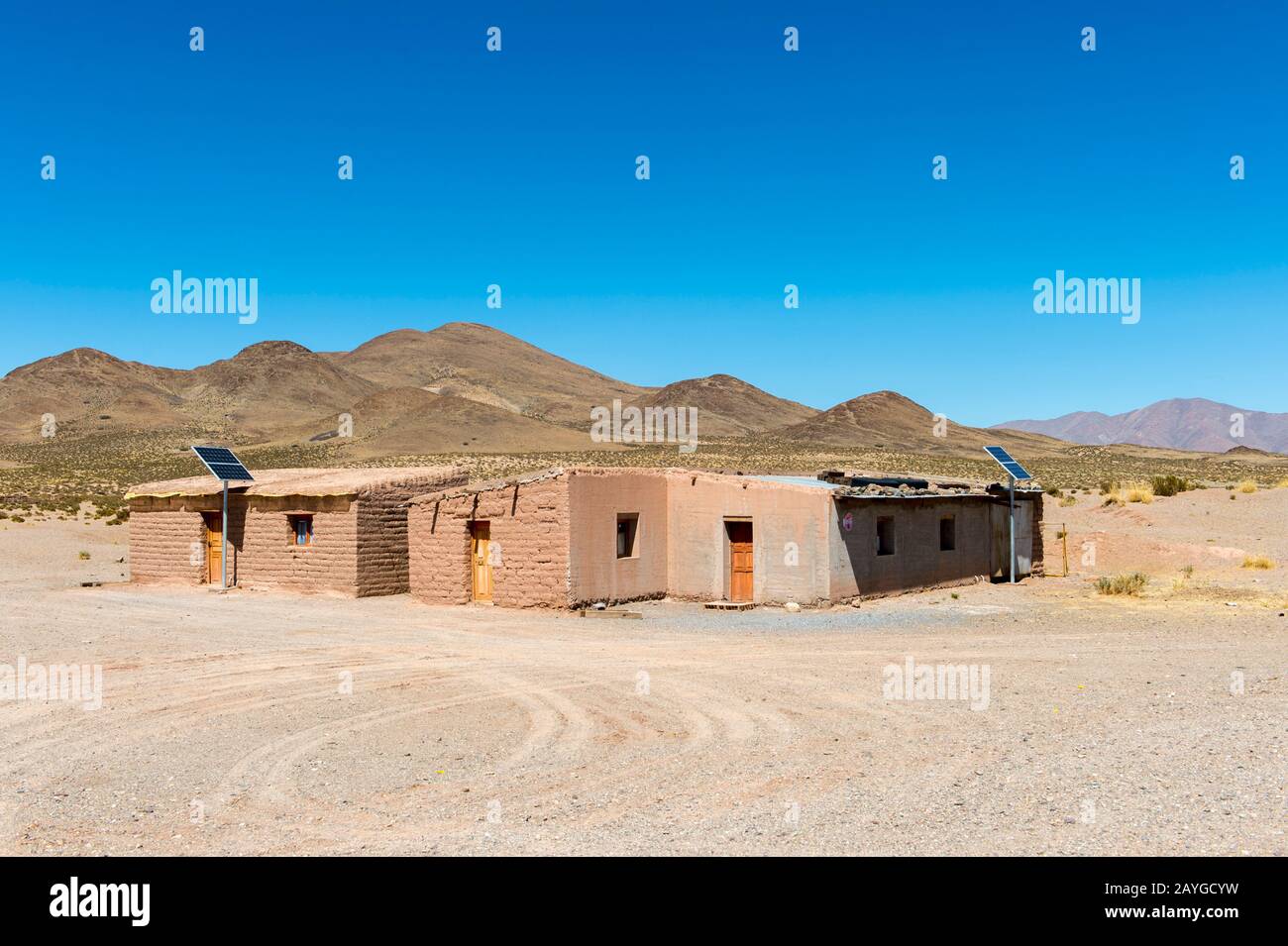 Haus im kleinen Dorf Tres Moras (drei Hügel) entlang der Route 52 nahe Salinas Grandes in den Anden, Provinz Jujuy, Argentinien. Stockfoto