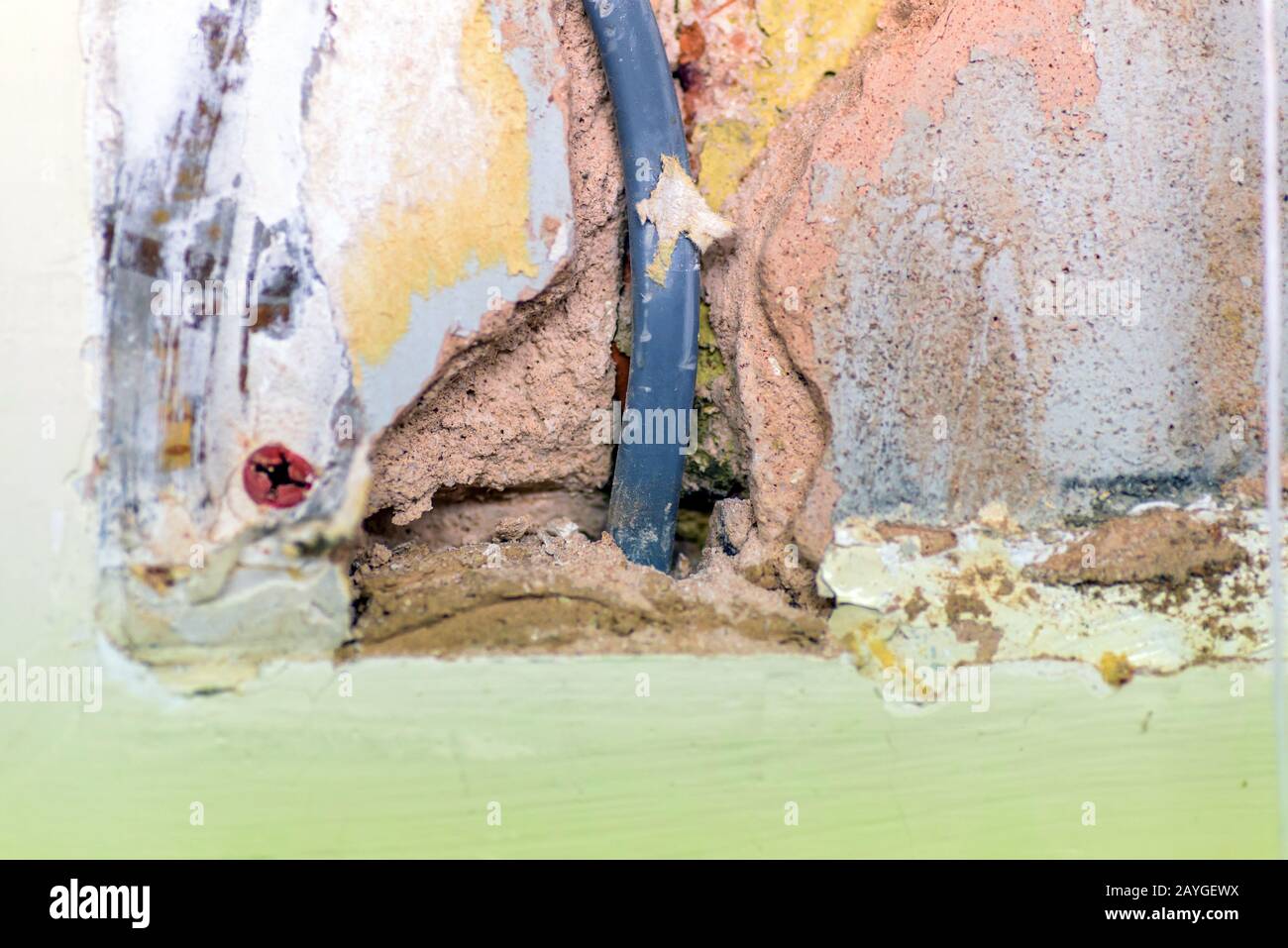 Steckdose in der Wand während der Sanierung in England Großbritannien Stockfoto