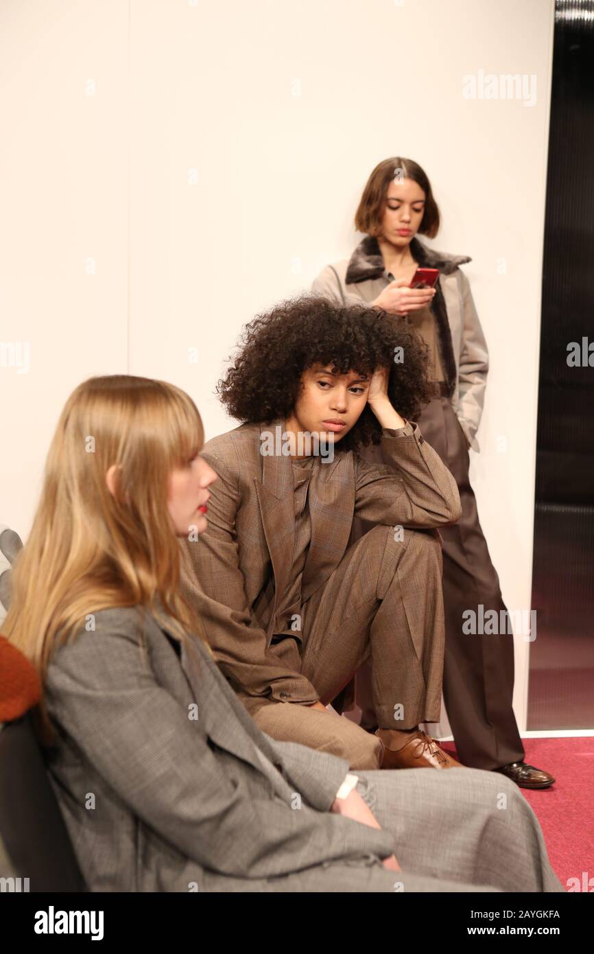 Models besuchen die Eftychia Aviopolis AW20-Kollektion auf der London Fashion Week in London. Stockfoto