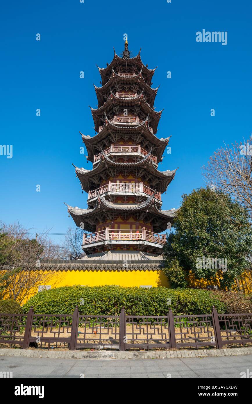 Shanghai, China - 14. Februar 2018: Longhua-Tempel in Shanghai China. Der Tempel Longhua befindet sich in den südlichen Vororten Shanghais, einer der F. Stockfoto