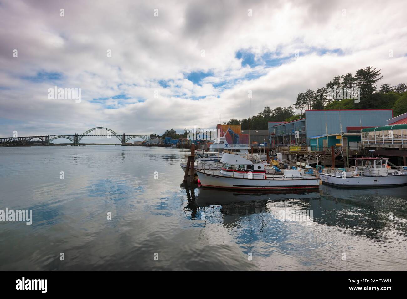 Newport, Oregon, USA - Mai 25.2016: Blick vom Hafen von Yaquina Bay und Brücke in Newport an der Oregon Coast. Stockfoto