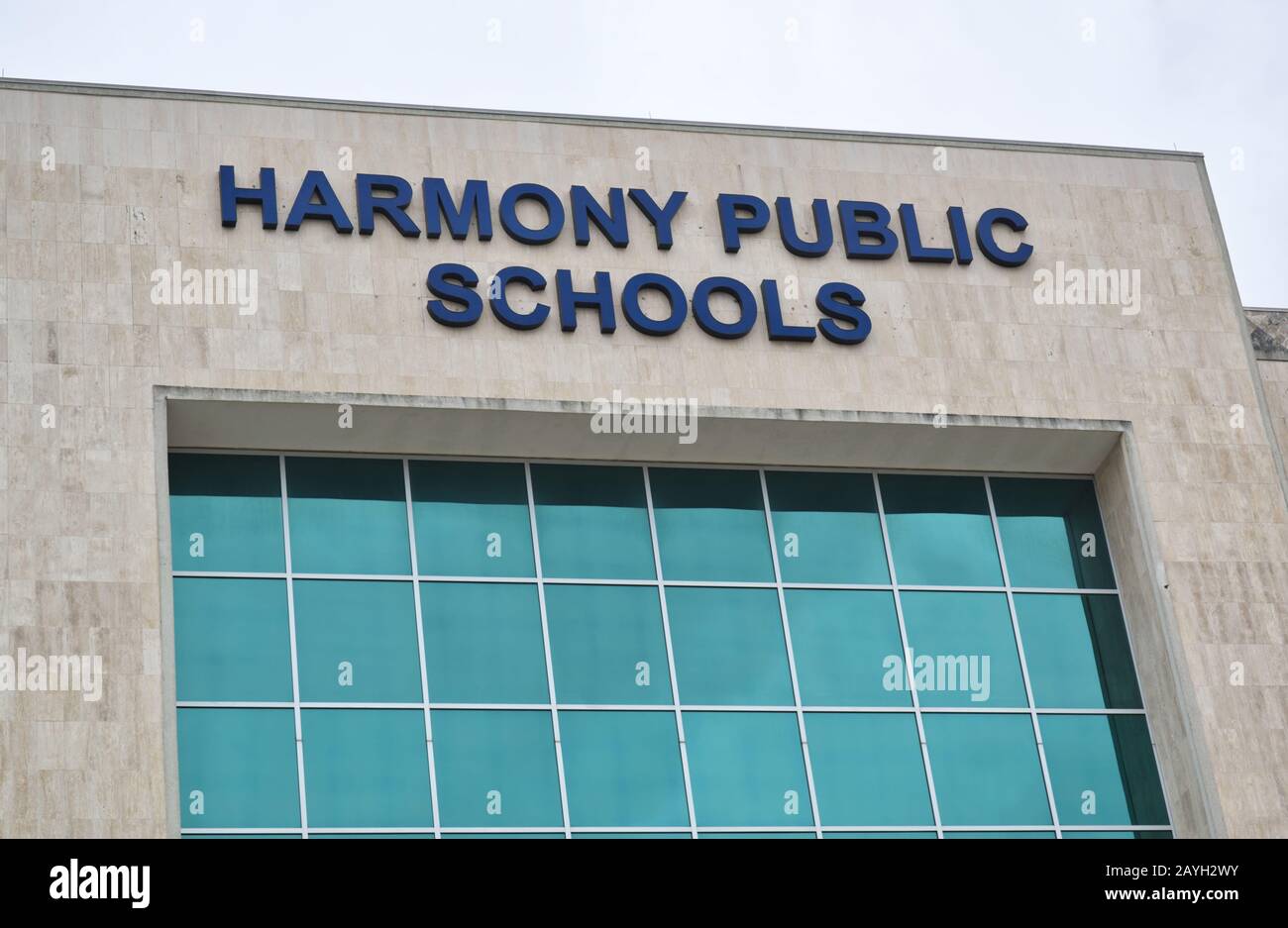 Harmony Public School Schild am Eingang in Houston, TX. K-12 Schulen mit den Schwerpunkten Mathematik, Naturwissenschaften, Technik und Computertechnik. Stockfoto