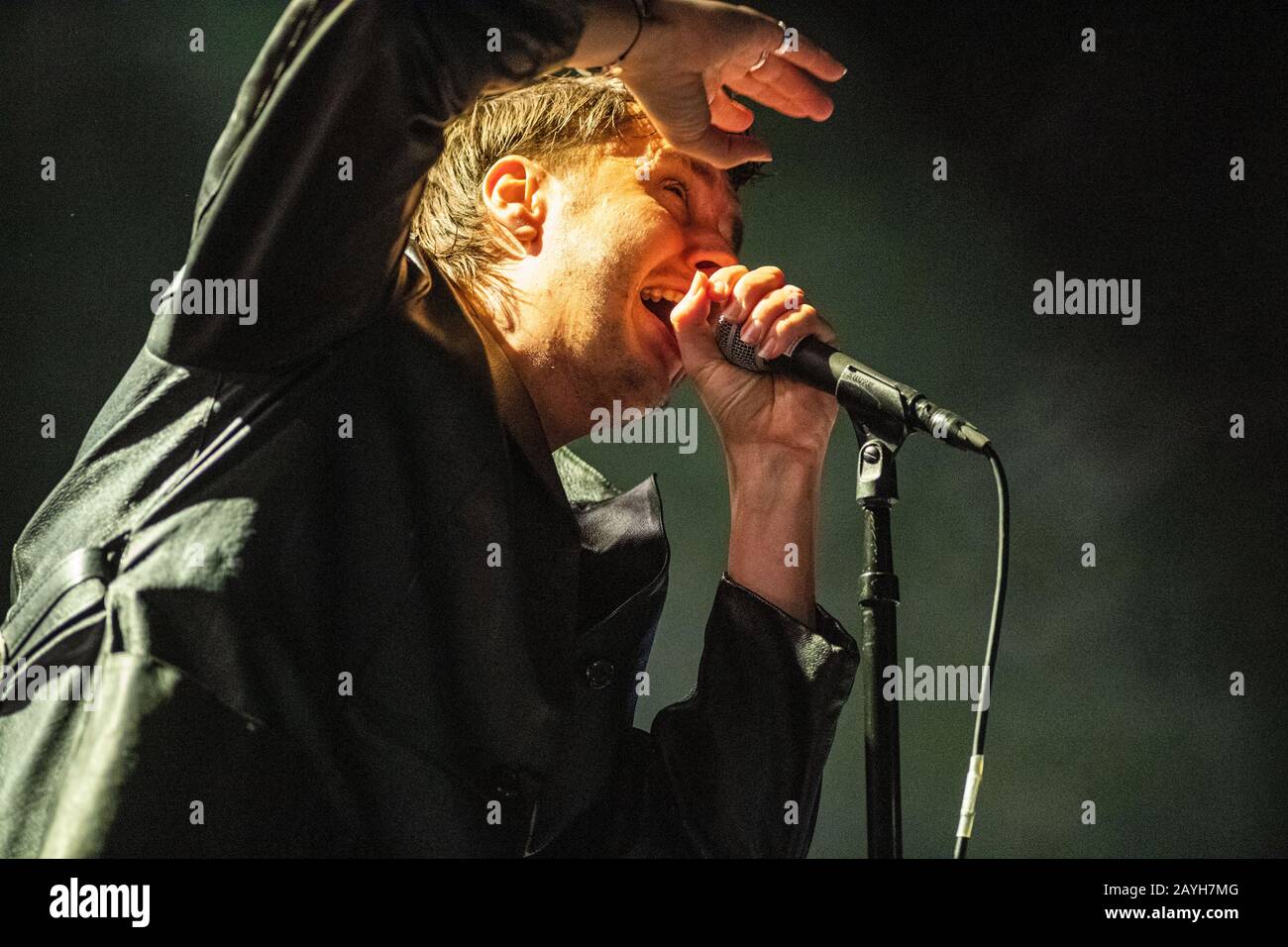 Berlin, Deutschland. Februar 2020. Julian Casablancas, Sänger der US-Rockband "The Strokes" singt bei einem Konzert in der Columbia Hall. Nach einer siebenjährigen Pause erscheint am 10. April das sechste Studioalbum "The New Abormal". Credit: Christophe Gateau / dpa / Alamy Live News Stockfoto