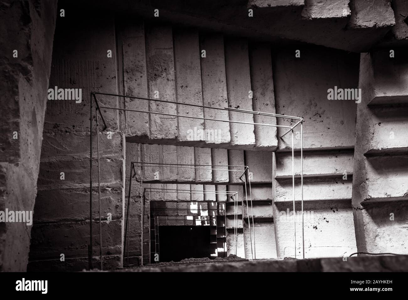 Betontreppe an der Baustelle, Blick von oben Stockfoto