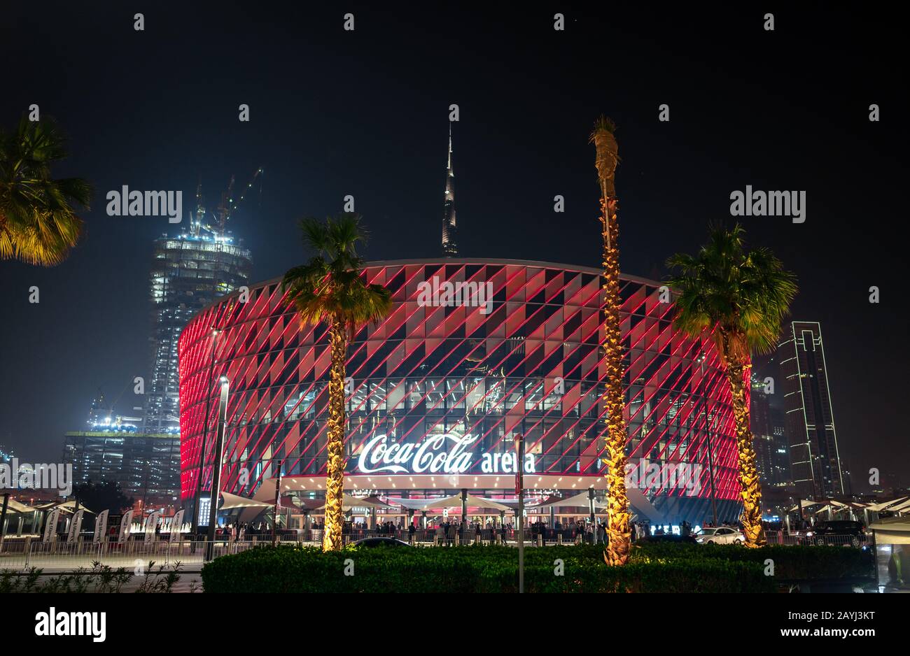 Dubai Coca Cola Arena, die größte Arena im mittleren Osten in der Nacht - modernes Gebäudedesign - Dubai City Walk Stockfoto