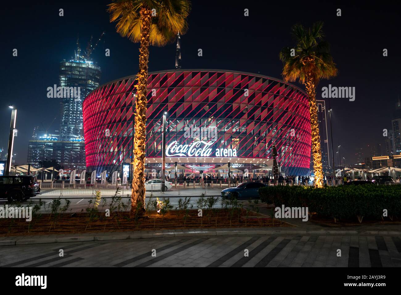 Dubai Coca Cola Arena, die größte Arena im mittleren Osten in der Nacht - modernes Gebäudedesign - Dubai City Walk Stockfoto