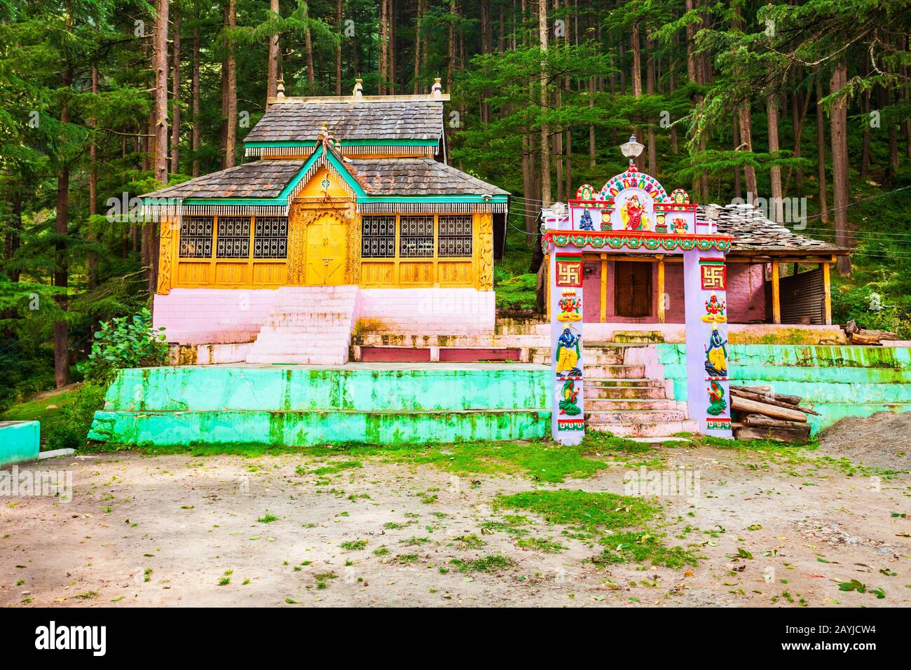 Der Shiva-Tempel ist ein hindutempel im Dorf Kasol im Bundesstaat Himachal Pradesh in Indien Stockfoto