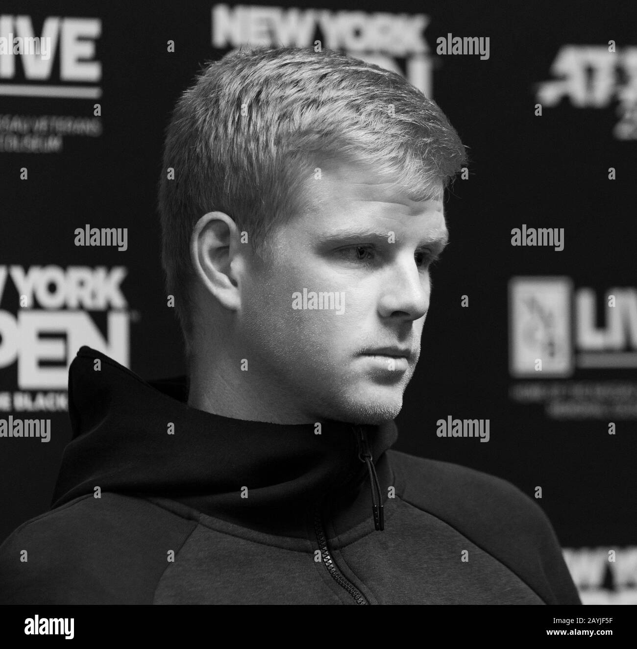 Hempstead, NY - 15. Februar 2020: Kyle Edmund of Great Britain nimmt an der Pressekonferenz Teil, nachdem er das Halbfinalspiel gegen Miomir Kecmanovic aus Serbien beim Tennisturnier ATP 250 New York Open 2020 im Nassauischen Kolosseum gewonnen hat Stockfoto