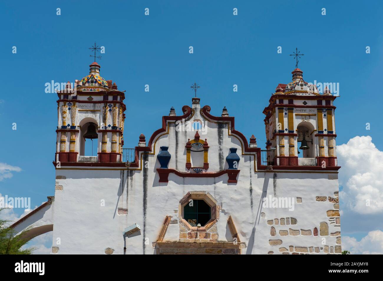 Die Preciosa Sangre de Cristo Kirche in Teotitlan del Valle, eine Kleinstadt in der Region Valles Centrales bei Oaxaca im Süden Mexikos, ist der wichtigste chu Stockfoto