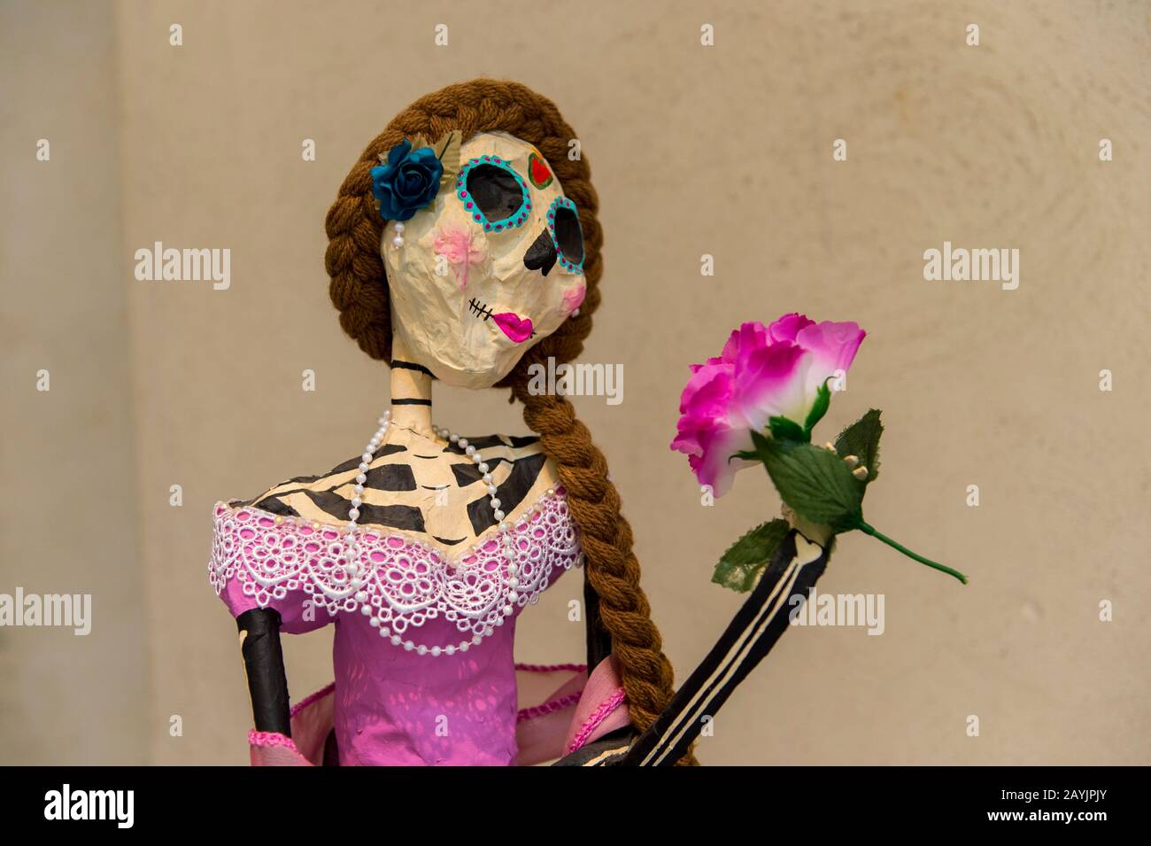 Skelett ist für den Tag der Toten (Dia de Muertos) in Oaxaca City, Mexiko verkleidet. Stockfoto