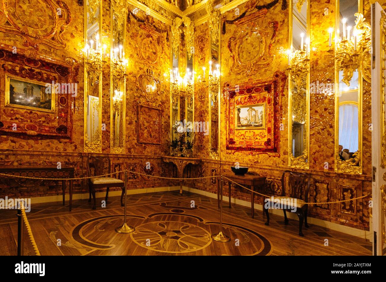 Katharinenpalast, Innere des Bernsteinraums. St. Petersburg, Russland - 4. Januar 2014 Stockfoto