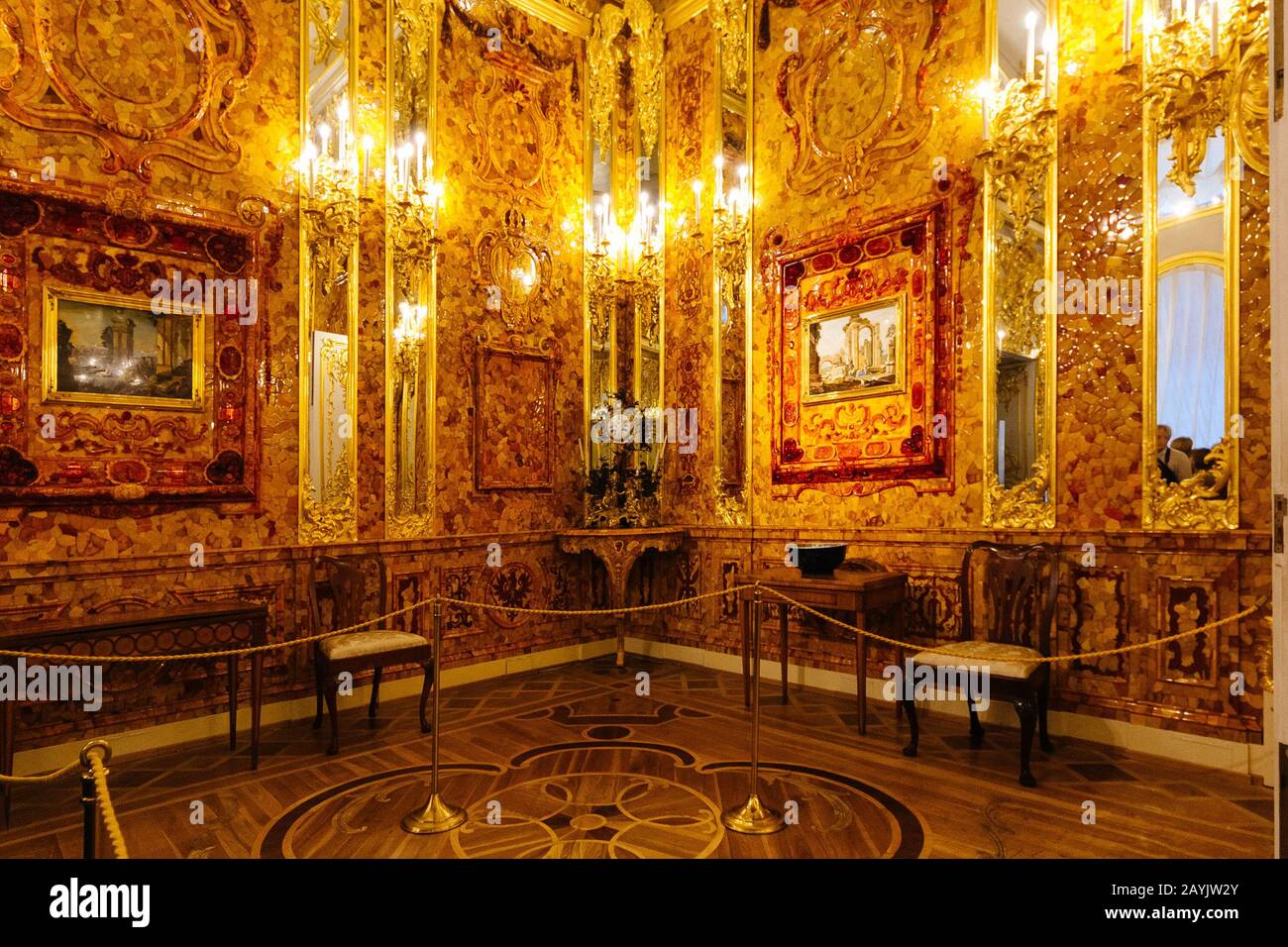 Katharinenpalast, Innere des Bernsteinraums. St. Petersburg, Russland - 4. Januar 2014 Stockfoto