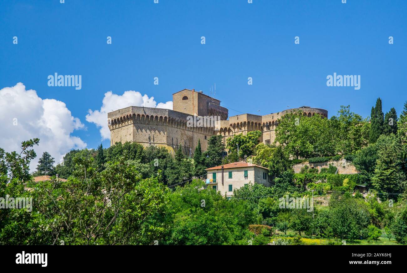 Mittelalterliche Festung Der Toskana Fotos Und Bildmaterial In Hoher mittelalterliche-festung-der-toskana-fotos-und-bildmaterial-in-hoher