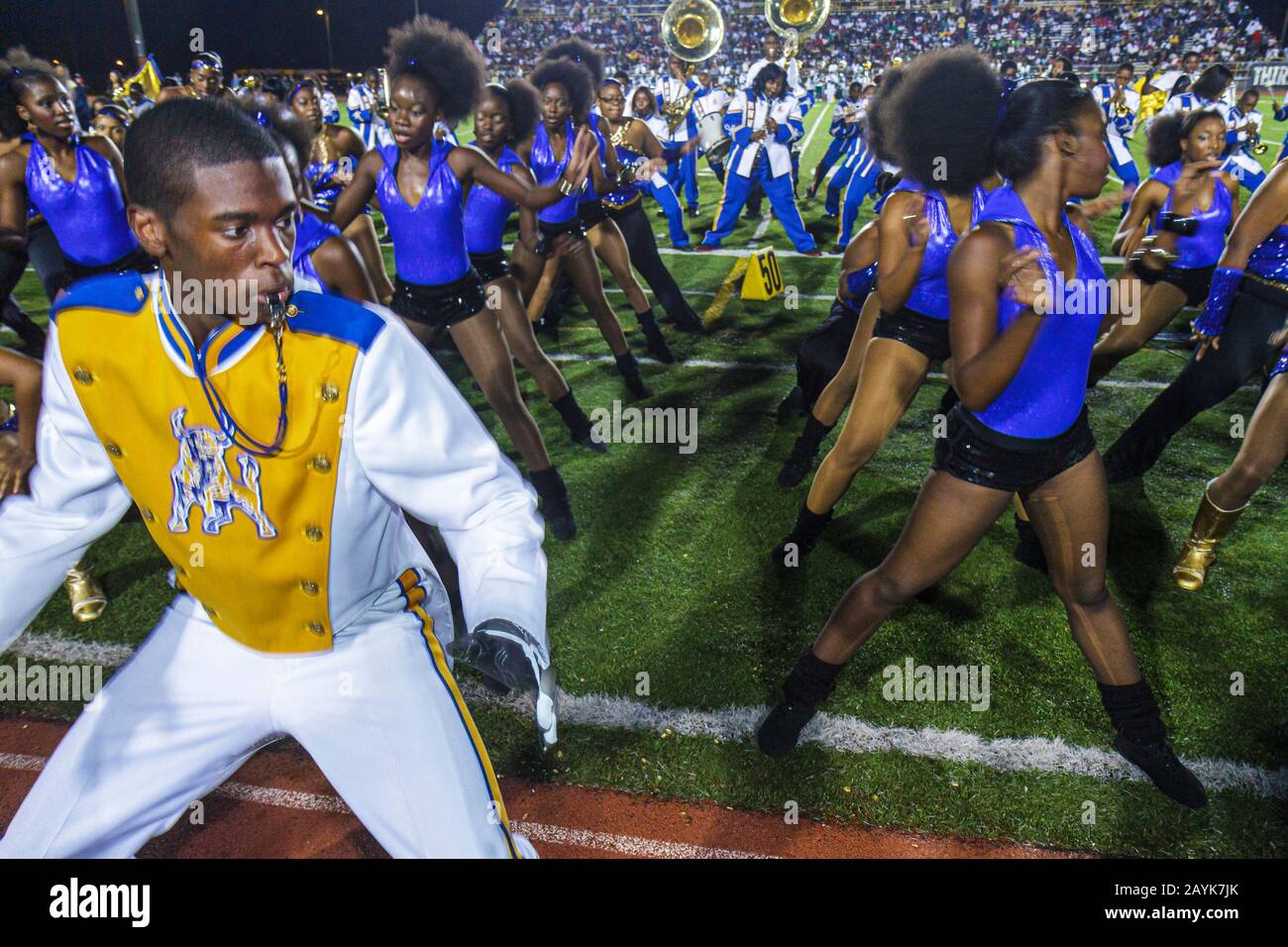 Miami Florida, Miami Dade College North Campus, Traz Powell Stadium, High School Football Playoff-Spiel, Northwestern vs. Central, Black Blacks African African Stockfoto