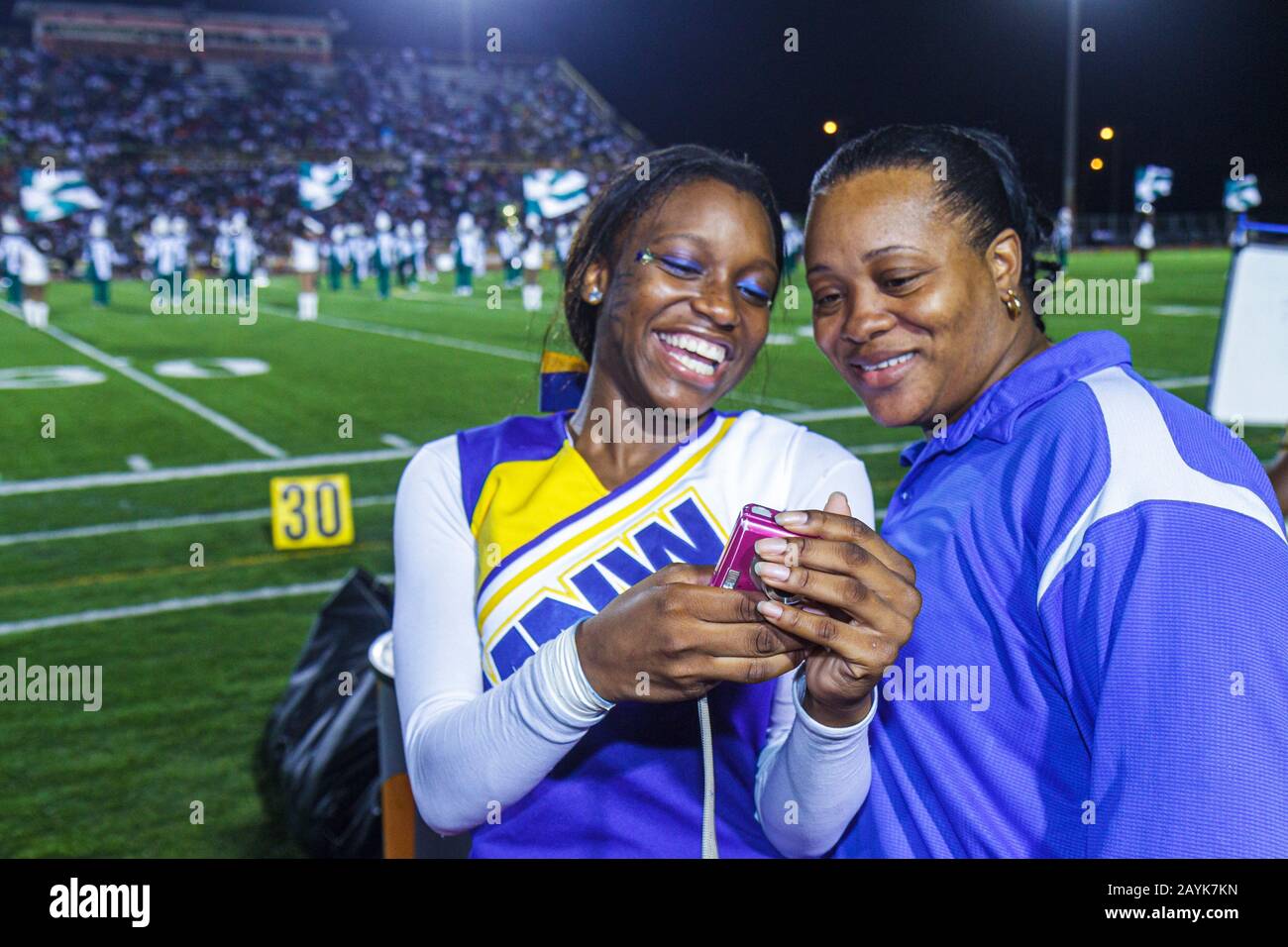 Miami Florida, Miami Dade College North Campus, Traz Powell Stadium, High School Football Playoff-Spiel, Northwestern vs. Central, Black Blacks African African Stockfoto