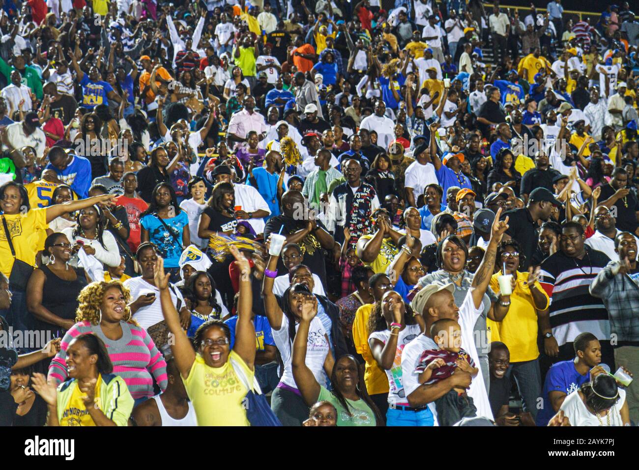 Miami Florida, Miami Dade College North Campus, Traz Powell Stadium, High School Football Playoff-Spiel, Northwestern vs. Central, Black Blacks African African Stockfoto