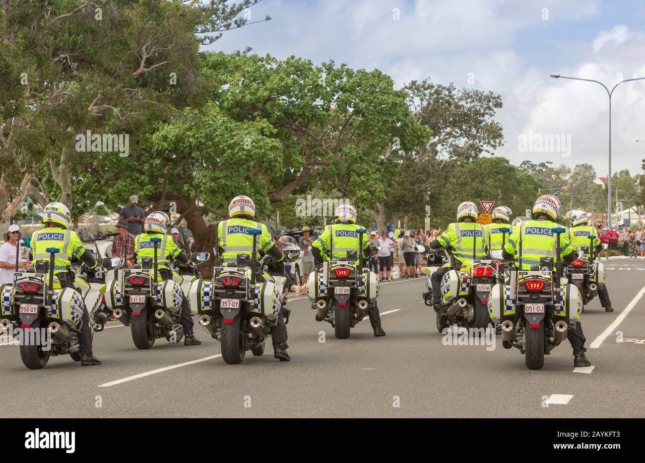 Sandgate Brisbane Australien - 30. März 2018. Die Motorradpolizei von Queensland begleitet die Läufer mit dem Queens-Banner für die Commonwealth Games. Stockfoto