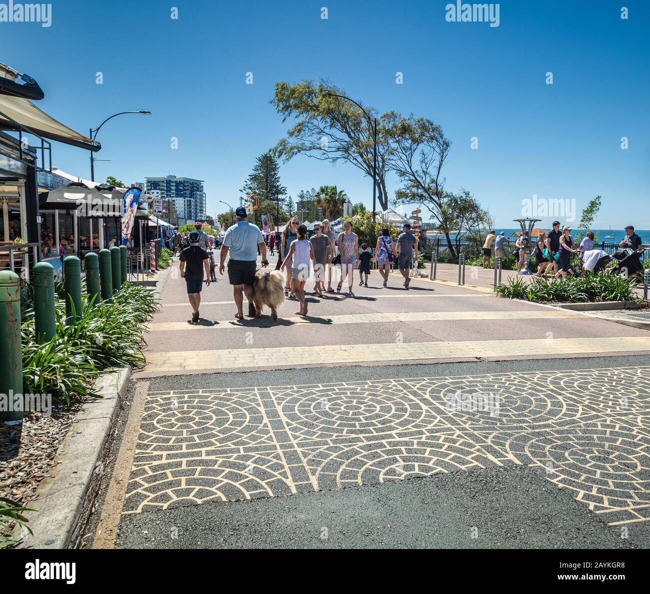 Redcliffe Queensland Australien - 31. März 2019. Jeden Sonntag ist die Straße für den Verkehr mit dem Peddestrian und Den Markt der Redcliffe Jetty gesperrt. Stockfoto