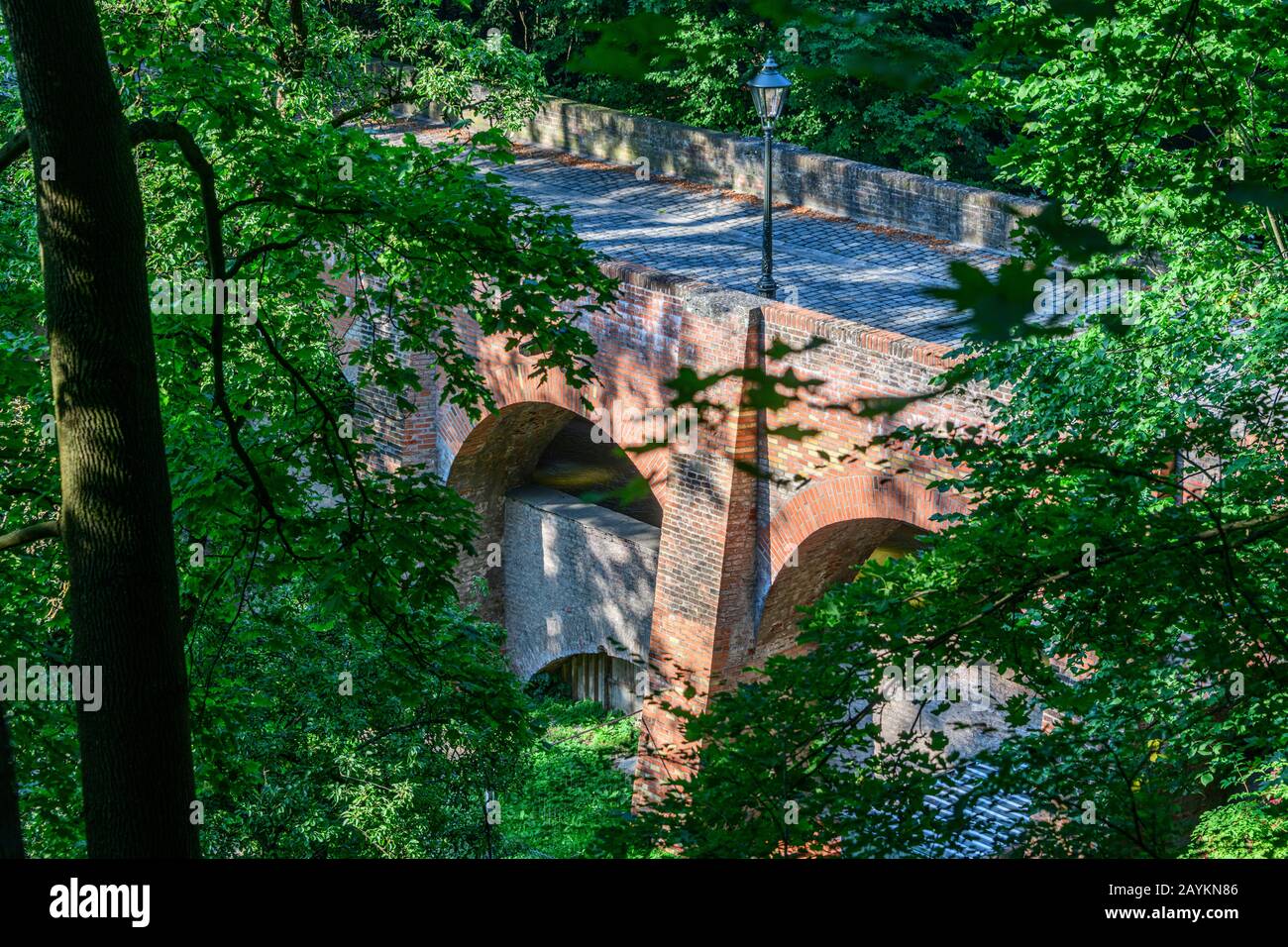 Das Lochbacher Viadukt in der Nähe des Roten Tores in Augsburg Stockfoto