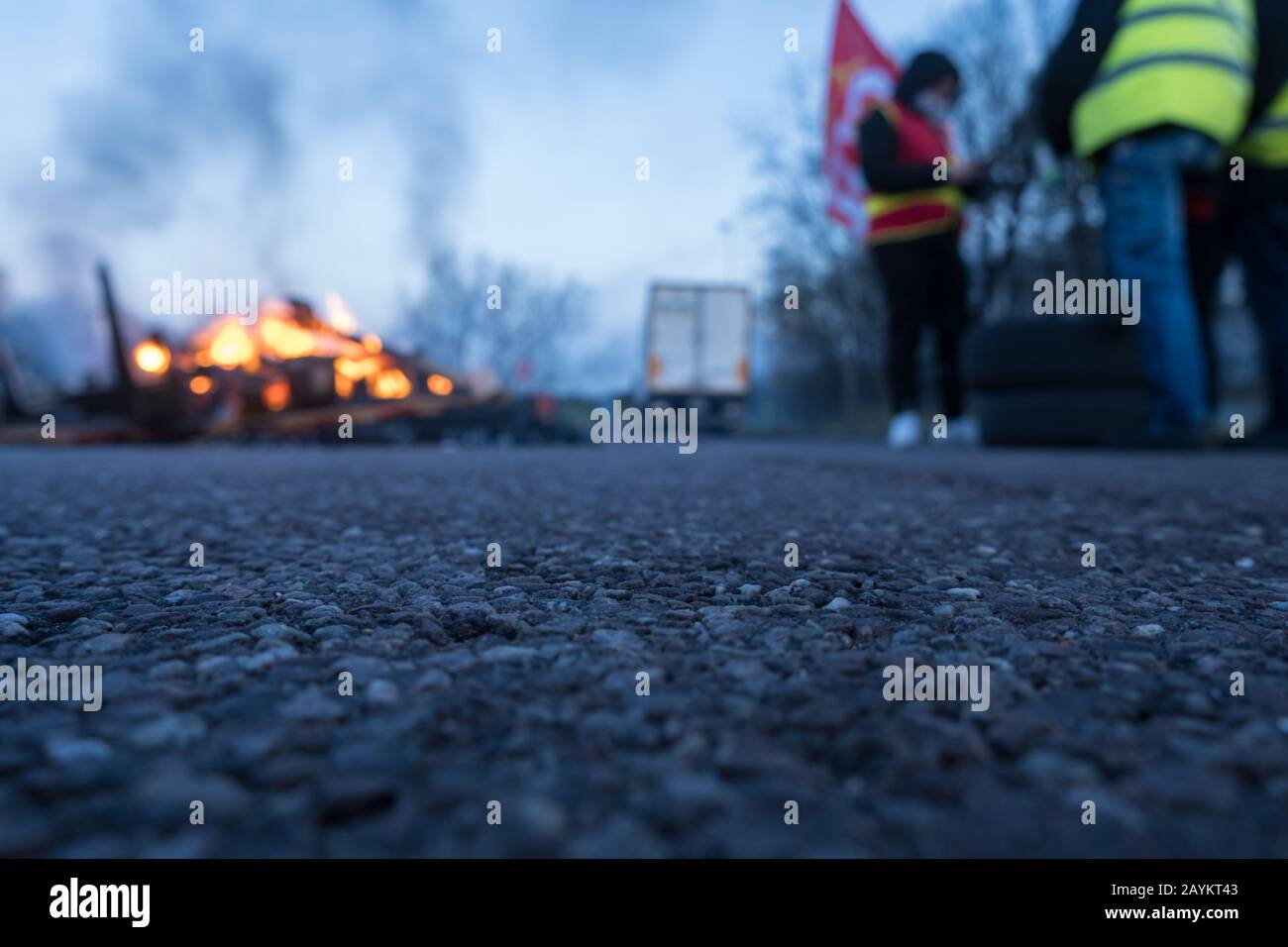 Seichte Gegner der gelben Westen (Gilets Jaunes)-Bewegung in saint-avold-frankreich, die nicht im Fokus stehen Stockfoto