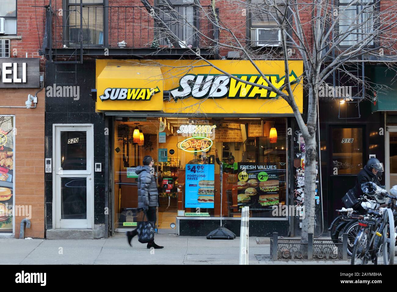 Subway Restaurant, 520 9. Ave, New York. NYC-Schaufensterfoto einer Sandwich-Shop-Kette in Manhattan, New York, NY Stockfoto