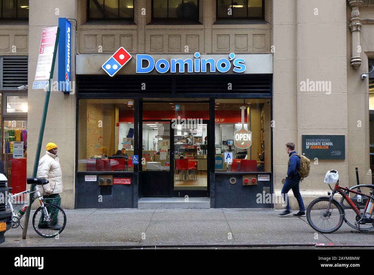 Domino's Pizza, 227 W 40. St, New York. Foto der New Yorker Geschäftsfront der Fast-Food-Pizzeria in Midtown Manhattan. Stockfoto