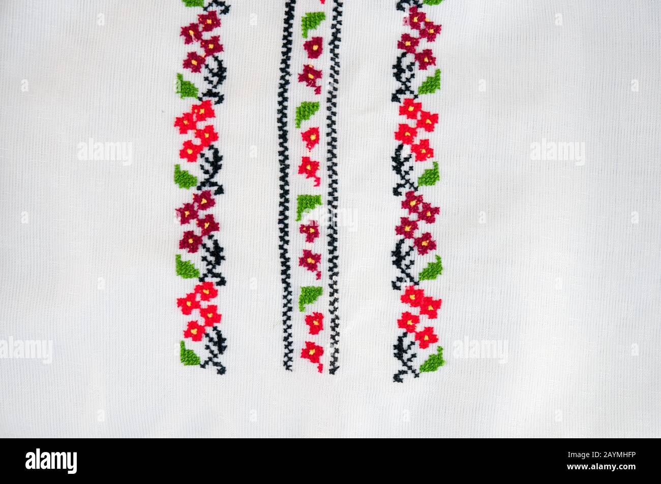Ornamentik alter ukrainischer Hemden, Stickereien und Musterplatzierung Stockfoto