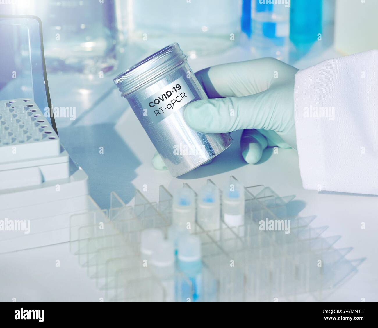 Testkit zum Nachweis eines neuartigen COVID-19-Coronavirus in Patientenproben. RT-PCR-Kit-Reagenzien ermöglichen die Umwandlung viraler Covid19-RNA in DNA und die Verstärkung der Region von Stockfoto