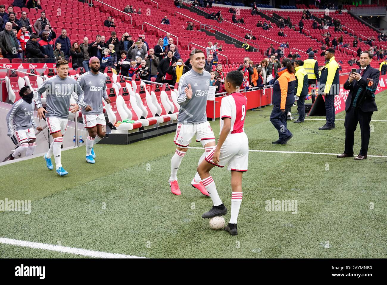 Amsterdam, Niederlande. Februar 2020. Amsterdam, 16-02-2020, JohanCruyff Arena, Saison 2019/2020, niederländischer Fußball-Wahlredivisie Ajax-Spieler Lisandro Martinez Ajax-Spieler Ryan Babel Ajax-Spieler Dusan Tadic während des Spiels Ajax - RKC Waalwijk. Credit: Pro Shots/Alamy Live News Stockfoto