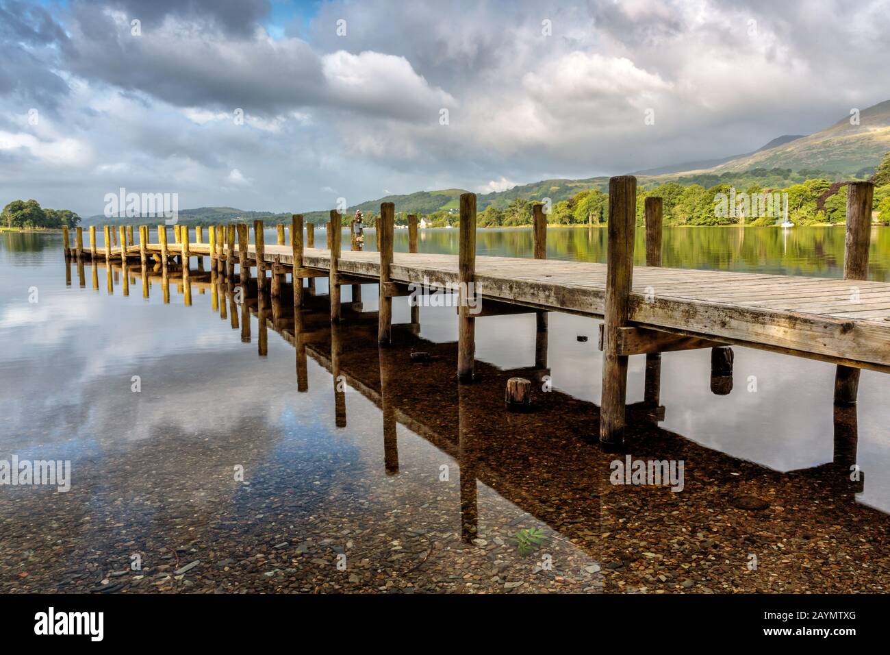 Anlegesteg in der Nähe von Monk Coniston am Nordende von Coniston Water im Lake District, Cumbria, England, Großbritannien Stockfoto