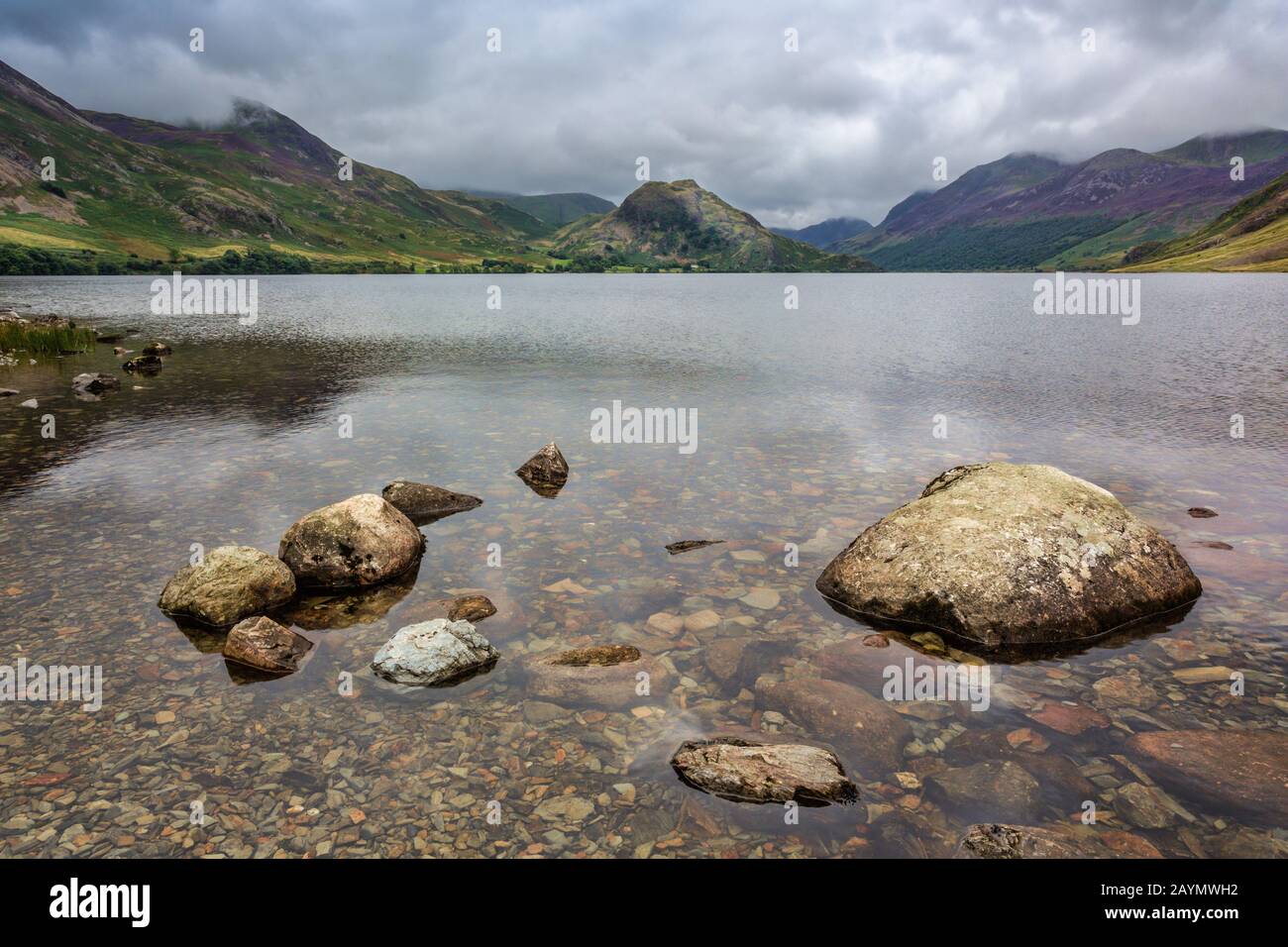 Blick auf Rannerdale Knotts, Crummock Water, Lake District, Cumbria, England, Großbritannien Stockfoto