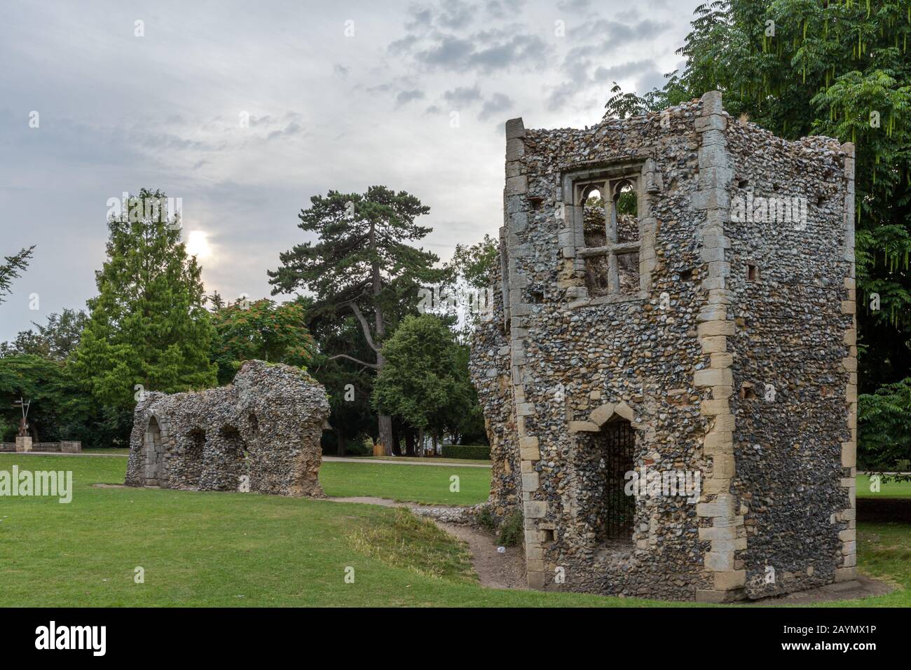 Zerstörte mittelalterliche Abteigebäude, Dom- und Abteigärten, Bury St Edmonds, Suffolk, England Stockfoto