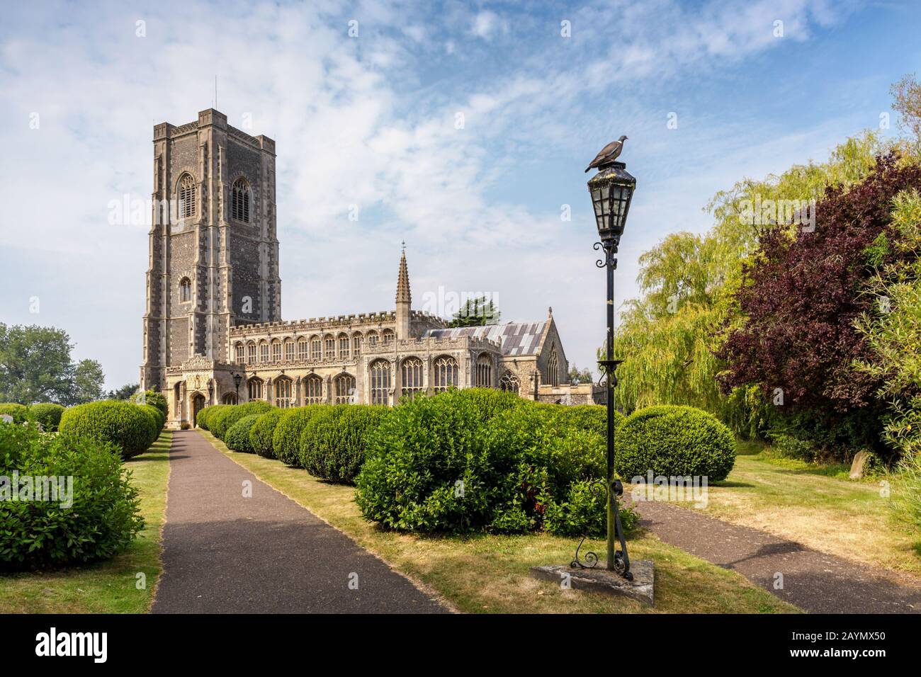 Im 15. Jahrhundert St. Peter und St. Paul's Kirche in der malerischen mittelalterlichen Dorf Lavenham, Suffolk, England, Großbritannien Stockfoto