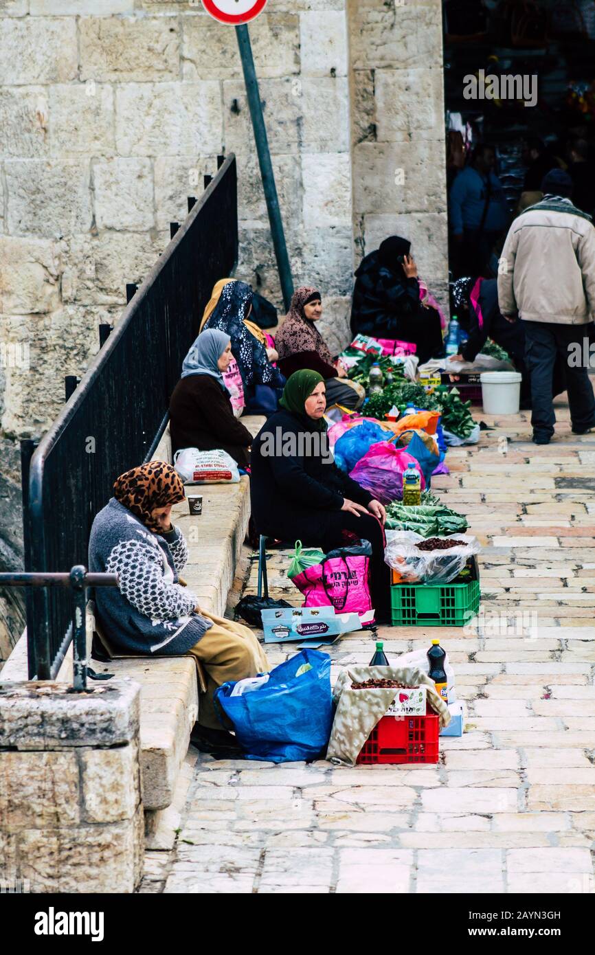 Jerusalem Israel 14. Februar 2020 Blick auf nicht identifizierte Menschen am Damaszener Tor in der Altstadt von Jerusalem Stockfoto