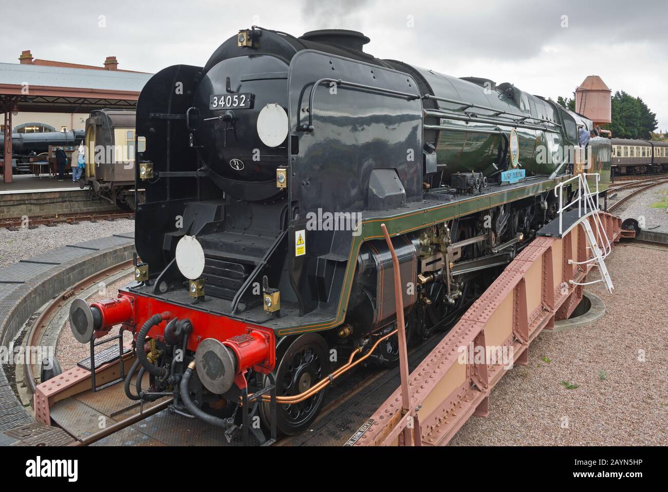 Battle of Britain Class Locomotive 34046 Braunton (als 34052 Lord Dowding geführt) im Minehead Station der West Somerset Railway im Jahr 2018 Stockfoto