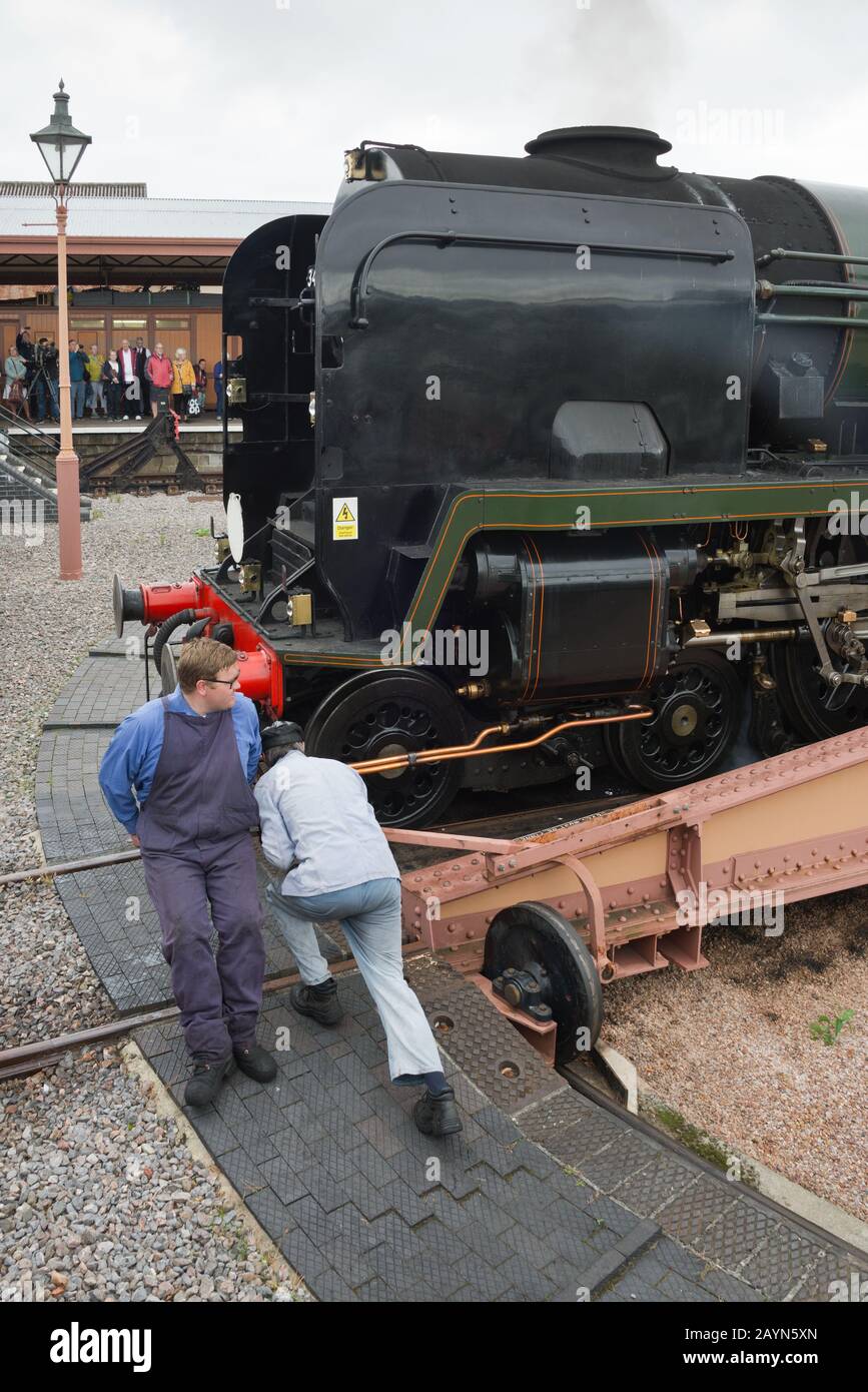 Battle of Britain Class Locomotive 34046 Braunton (als 34052 Lord Dowding geführt) im Minehead Station der West Somerset Railway im Jahr 2018 Stockfoto