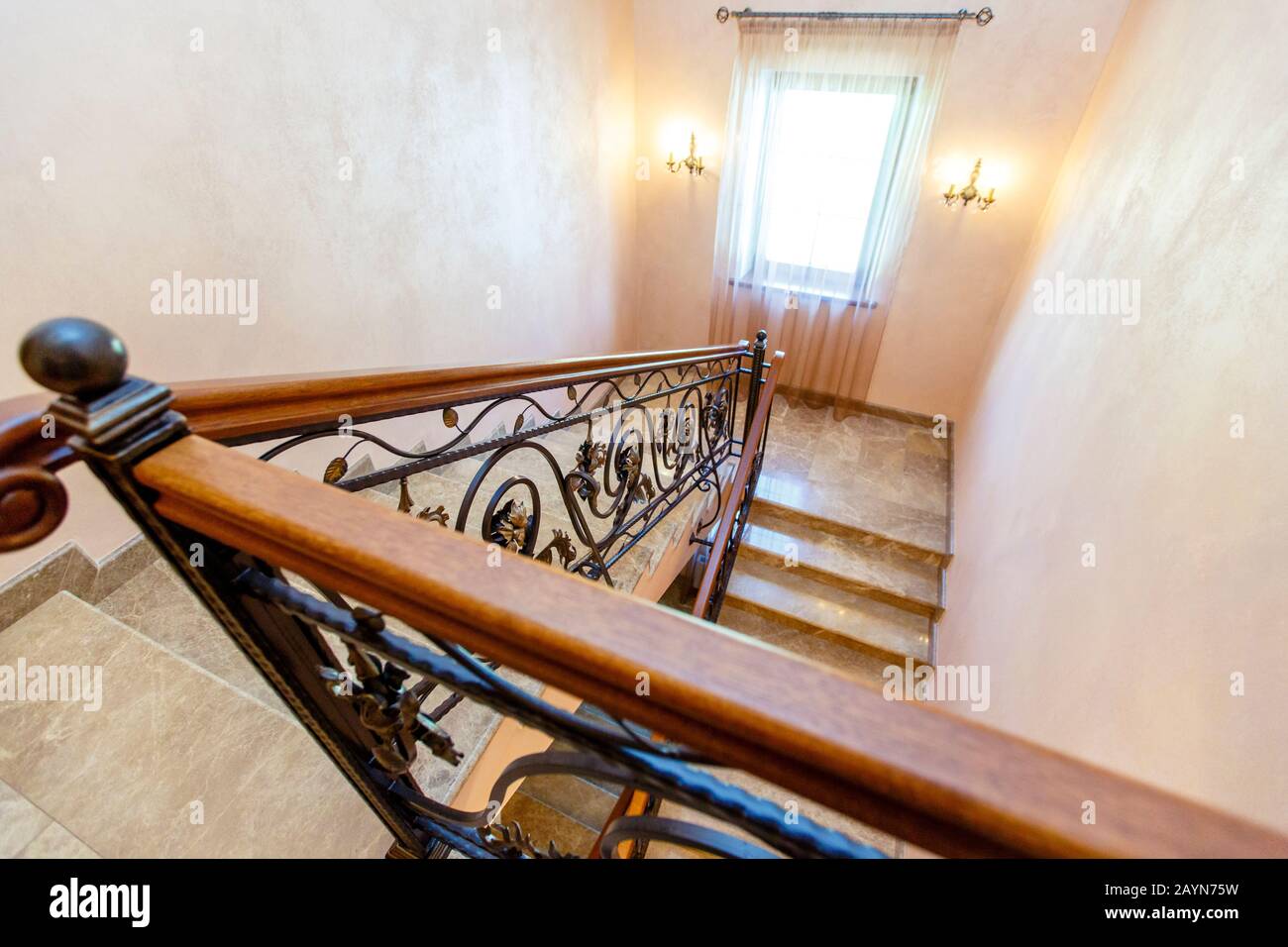 Schmiedeeiserne Treppen Stockfotos und -bilder Kaufen - Alamy