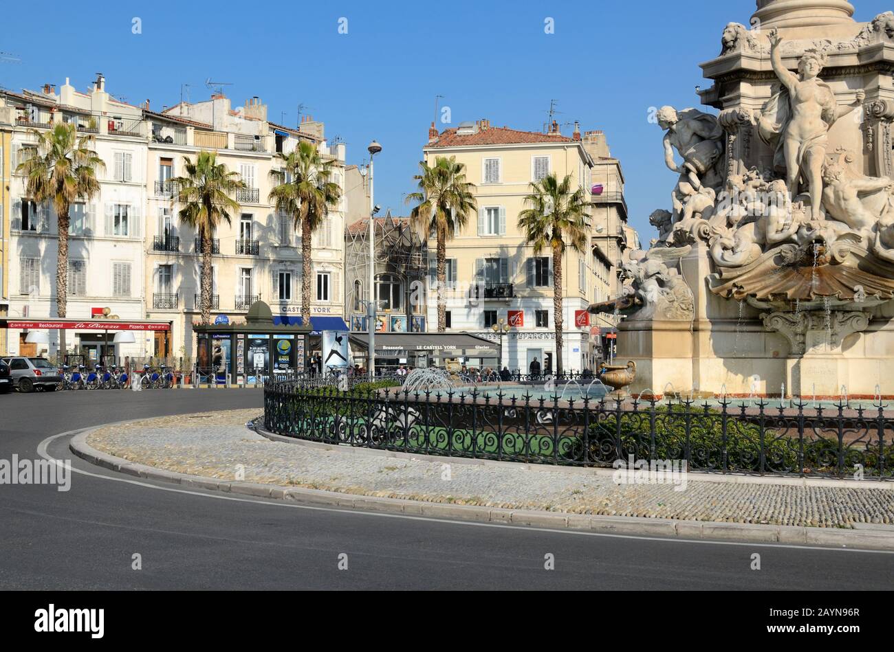 Der Historische Stadtplatz, Der Place Castellane und Der Brunnen Belle Epoque (1913) von Sculpor André-Joseph Allar Marseille Provence France Stockfoto