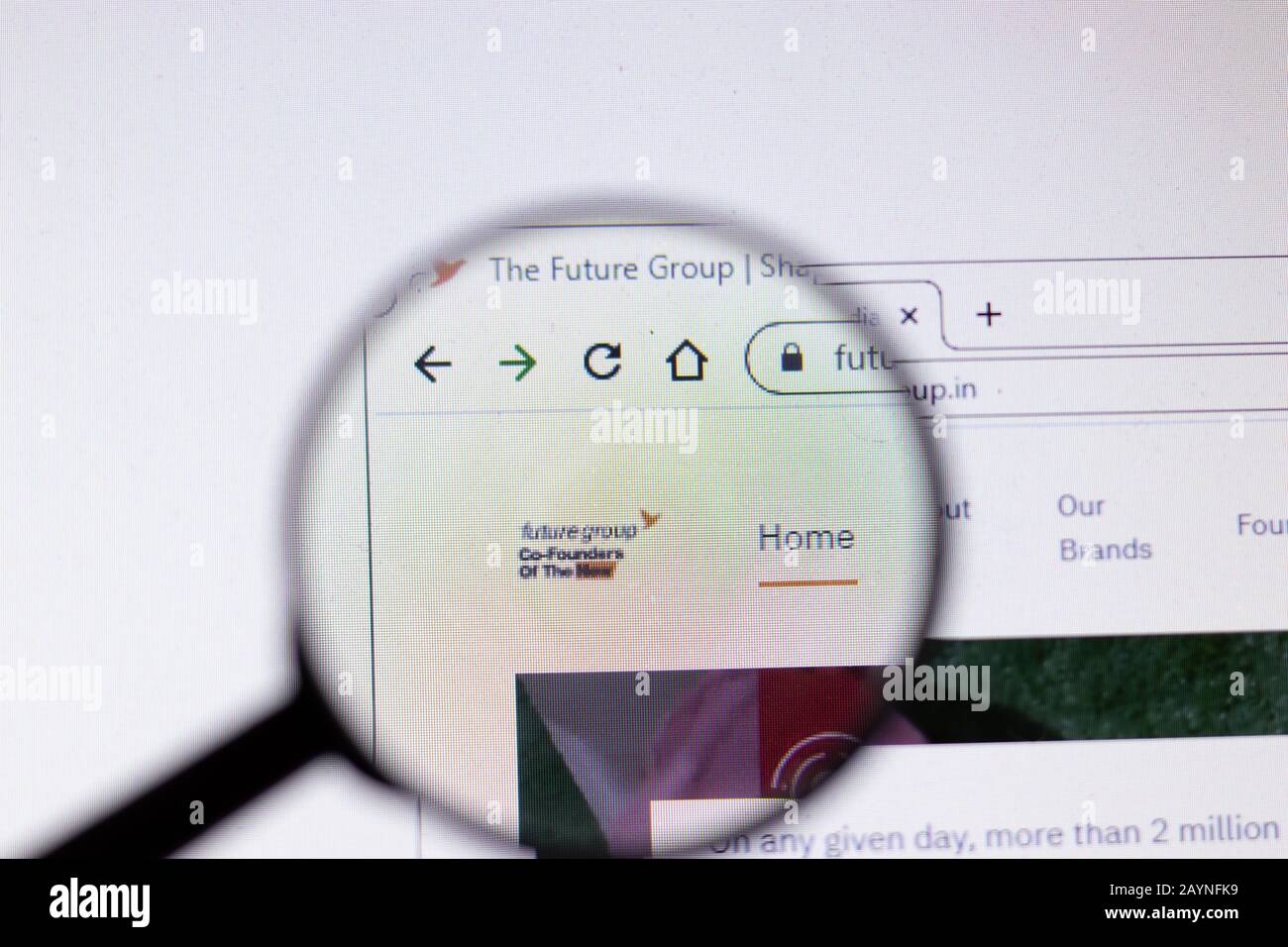 Petersburg, Russland - 18. Februar 2020: Website-Logo der zukünftigen Konzerngesellschaft auf Laptop-Display. Bildschirm mit Symbol, Bildmaterial Stockfoto