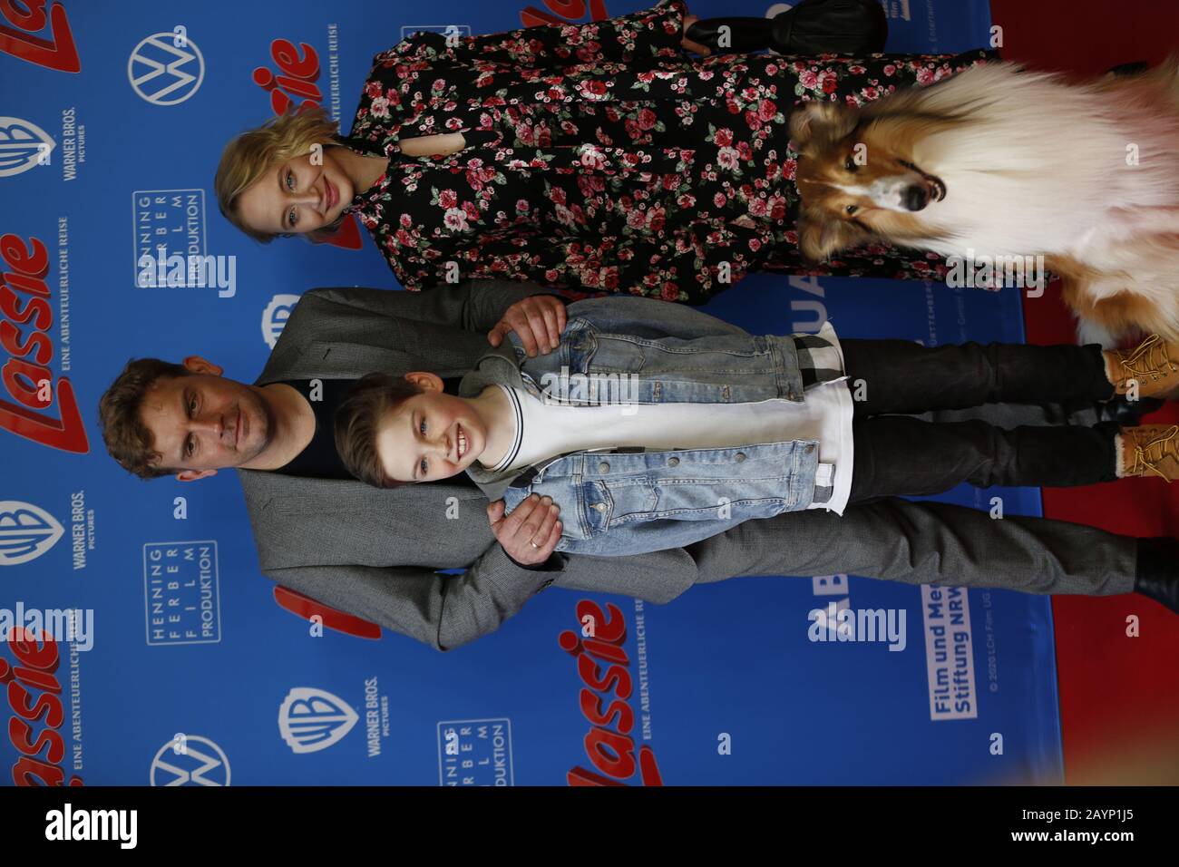 Berlin, Deutschland. Februar 2020. Berlin: Das Foto zeigt die Schauspieler Sebastian Bezzel, Nico Marischka, Anna Maria Mühe und Lassi auf dem roten Teppich vor dem Zoopalast zur Weltpremiere von LASSI - EINE ABENTEUERLICHE REISE (Foto von Simone Kuhlmey/Pacific Press) Credit: Pacific Press Agency/Alamy Live News Stockfoto