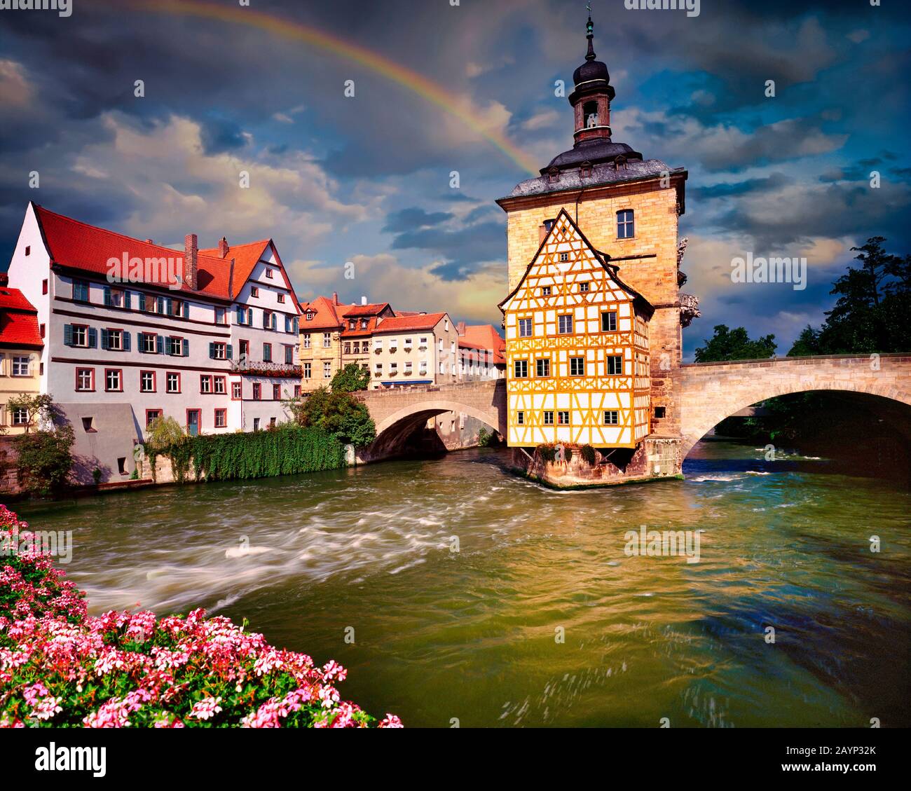 DE - Bayern: "Altes Rathaus" (altes Rathaus) und Fluss Regnitz in Bamberg (Oberfranken) Stockfoto